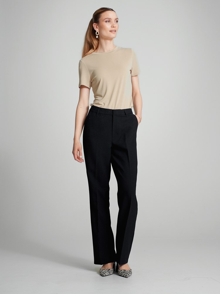 Lisa t-skjorte 7505526_A9S-DONNA-A23-Modell-Front_chn=match_6595_Lisa t-skjorte A9S_Lisa t-skjorte A9S 7505526.jpg_Front||Front