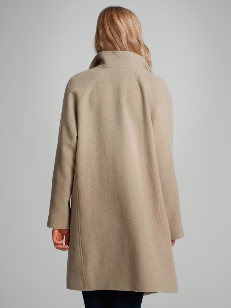 Agnes kåpe 7505542_O0R-MARIEPHILIPPE-A23-Modell-Back_chn=match_7396.jpg_Back||Back