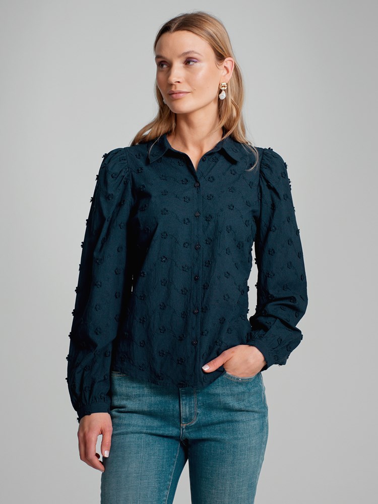 Bennie blondeskjorte 7505553_EM6-MARIEPHILIPPE-A23-Modell-Front_chn=match_2920_Bennie blondeskjorte EM6 7505553.jpg_Front||Front