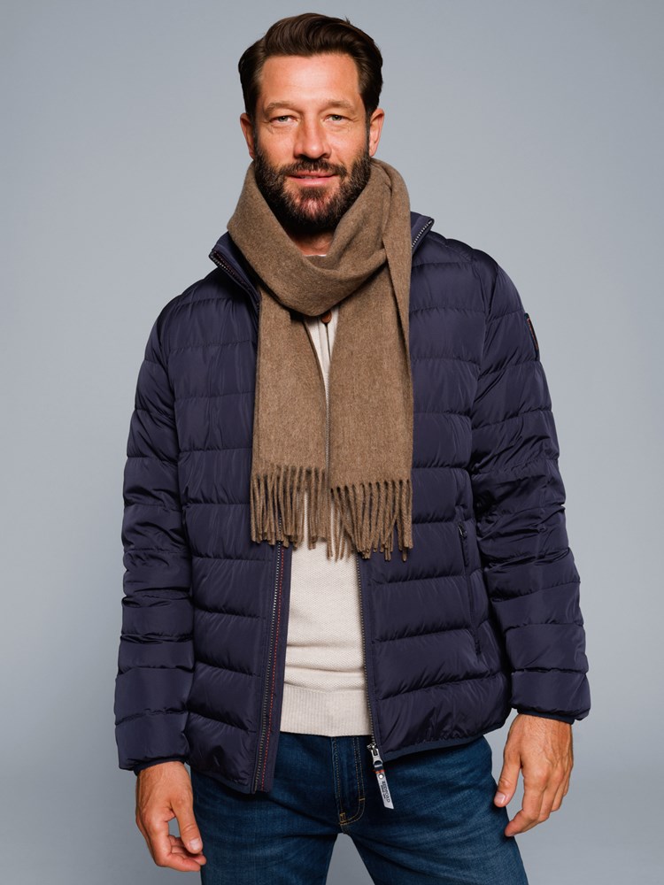 Shaun ullskjerf 7505604_AGK-REDFORD-A23-Modell-Front_chn=match_1106.jpg_Front||Front