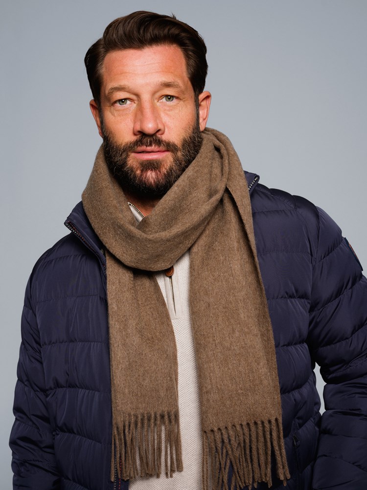 Shaun ullskjerf 7505604_AGK-REDFORD-A23-Modell-Front_chn=match_1506.jpg_Front||Front