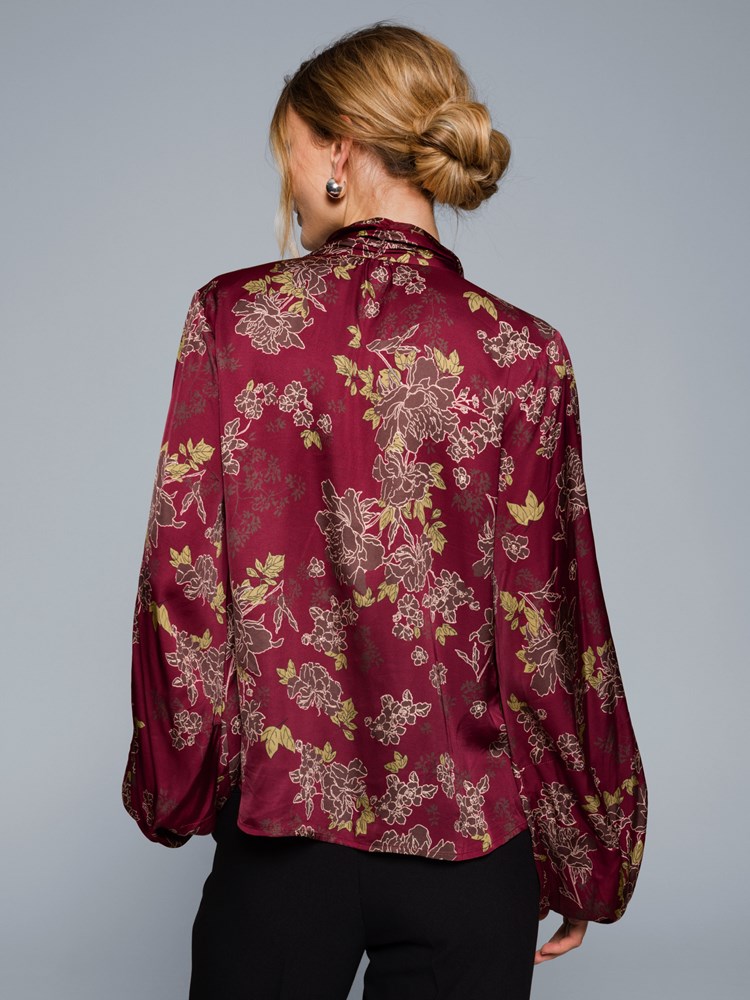 Anne printet bluse 7505666_MWH-MARIEPHILIPPE-W23-Modell-Back_chn=match_5298_Anne printet bluse MWH_Anne printet bluse MWH 7505666.jpg_Back||Back