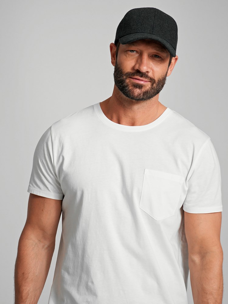 Luca caps 7505675_I7Z-MARIOCONTI-A23-Modell-Front_chn=match_1814.jpg_Front||Front