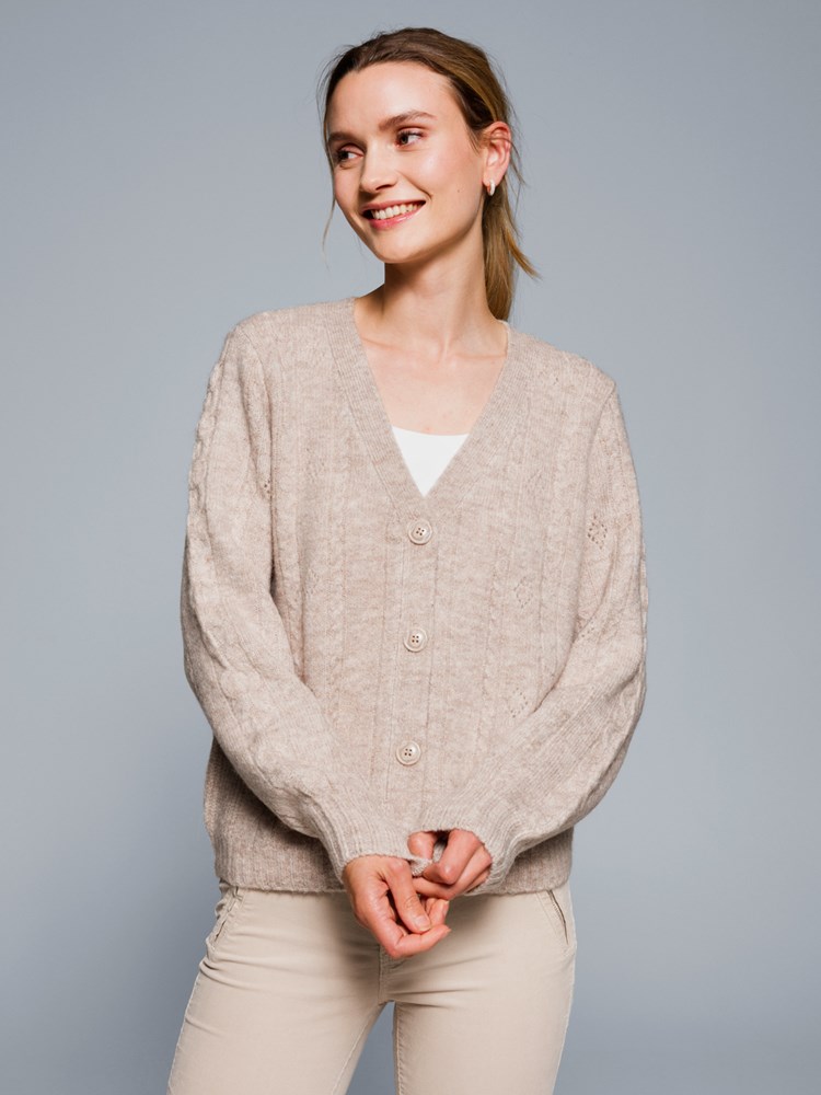Iris cardigan 7505732_A2G-VAVITE-W23-Modell-Front_chn=match_3003_Iris cardigan A2G_Iris cardigan A2G 7505732.jpg_Front||Front