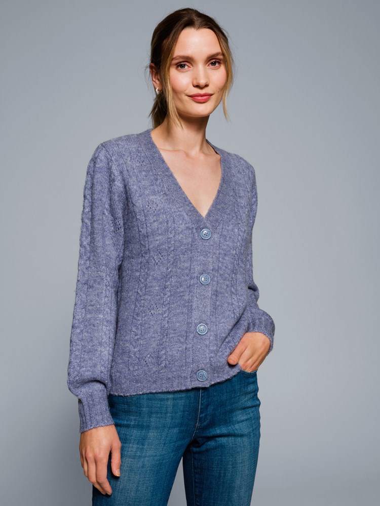 Iris cardigan 7505732_EOG-VAVITE-W23-Modell-Front_chn=match_6000_Iris cardigan EOG_Iris cardigan EOG 7505732.jpg_Front||Front