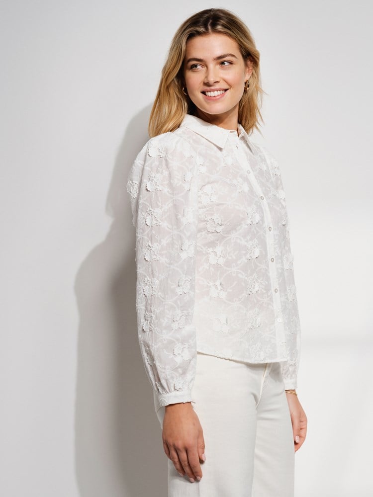 Bennie blondeskjorte 7505854_O68-MARIEPHILIPPE-S24-Modell-Front_chn=match_4802_Bennie blondeskjorte O68_7505854 O68_Bennie blondeskjorte O68 7505854.jpg_Front||Front