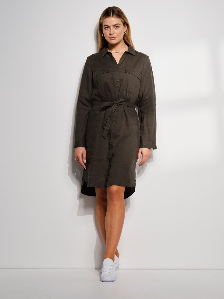 Meghan linskjortekjole 7505858_GOZ-MARIEPHILIPPE-S24-Modell-Front_chn=match_9510_7505858 GOZ_Meghan linskjortekjole GOZ_Meghan linskjortekjole GOZ 7505858.jpg_Front||Front