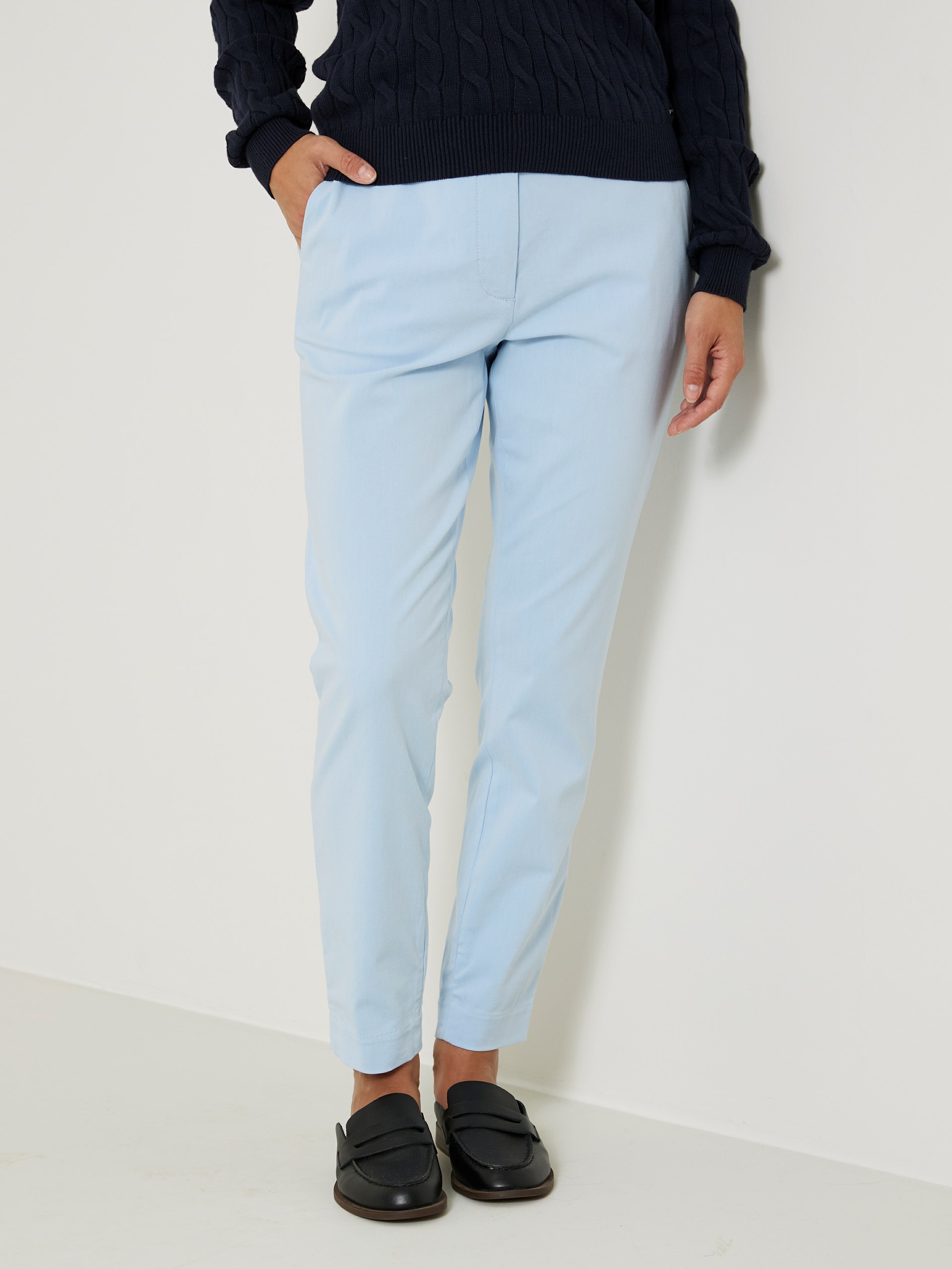 7507995 EN3 7505952_EM6-JEANPAUL-S24-Modell-Front_2067_Caroline chino EN3_Caroline chino EN3 7507995.jpg_