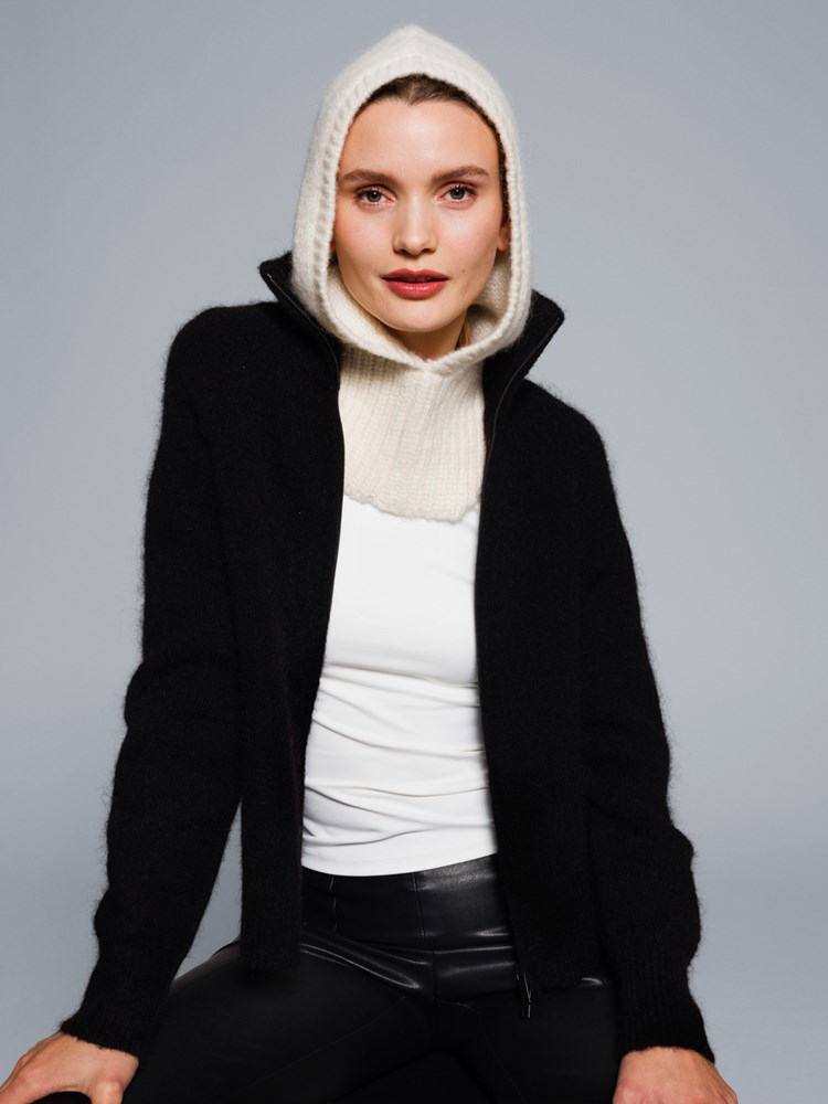 Leah balaklava 7505975_O79-DONNA-W23-Modell-Front_chn=match_8220_Leah balaklava O79_Leah balaklava O79 7505975.jpg_Front||Front