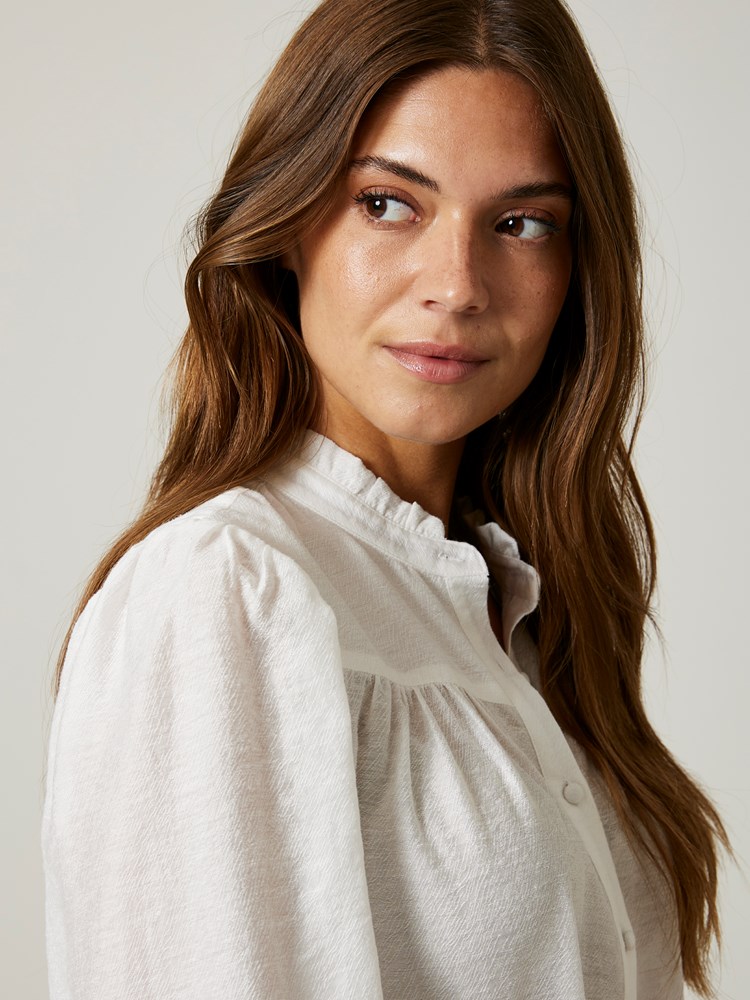 Petrine bluse 7506074_O79-JEANPAUL-S24-Modell-Front_618_Petrine bluse O79_Petrine bluse O79 7506074.jpg_Front||Front