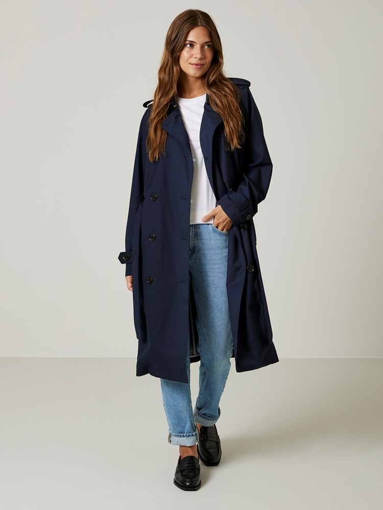 Grace trench 7506085_EM6-JEANPAUL-S24-Modell-Front_2928_Grace trench EM6_Grace trench EM6 7506085.jpg_Front||Front