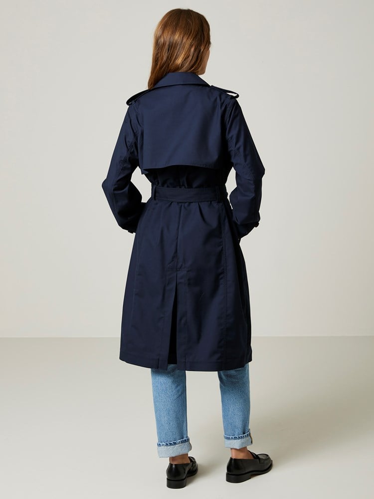 Grace trench 7506085_EM6-JEANPAUL-S24-Modell-Front_5271_Grace trench EM6_Grace trench EM6 7506085.jpg_Front||Front