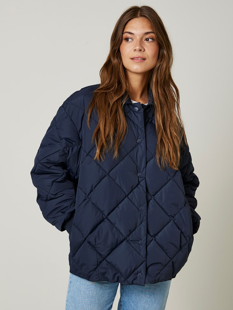 Katalina jakke 7506086_EM6-JEANPAUL-S24-Modell-Front_3773_Katalina jakke EM6_Katalina jakke EM6 7506086.jpg_Front||Front