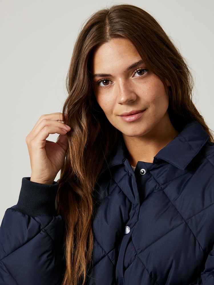 Katalina jakke 7506086_EM6-JEANPAUL-S24-Modell-Front_3927_Katalina jakke EM6_Katalina jakke EM6 7506086.jpg_Front||Front