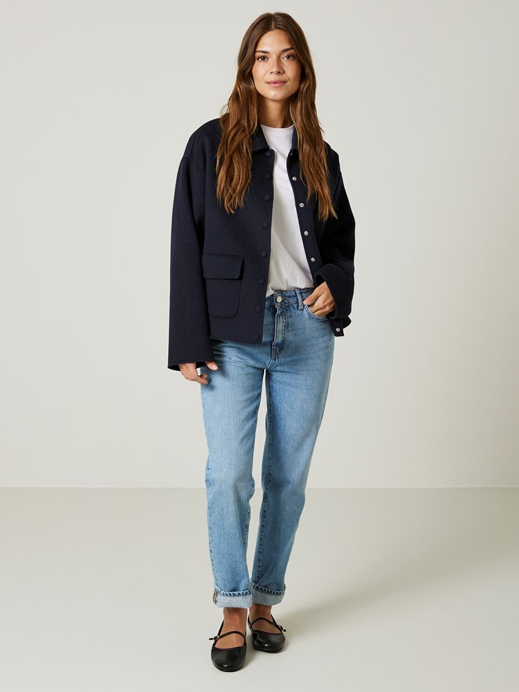 Edna jakke 7506098_EM6-JEANPAUL-S24-Modell-Front_5989_Edna jakke EM6_Edna jakke EM6 7506098.jpg_Front||Front