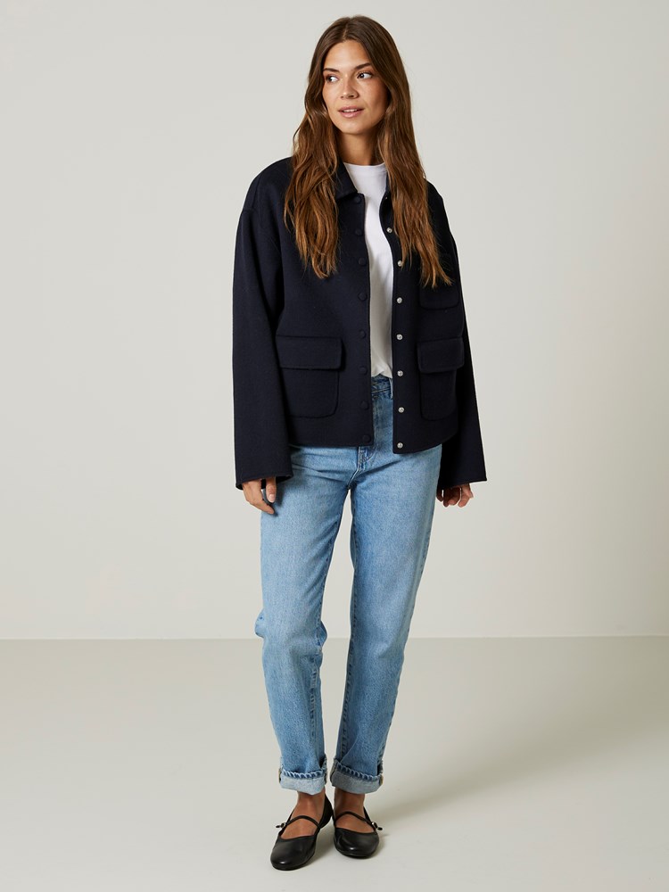 Edna jakke 7506098_EM6-JEANPAUL-S24-Modell-Front_9993_Edna jakke EM6_Edna jakke EM6 7506098.jpg_Front||Front