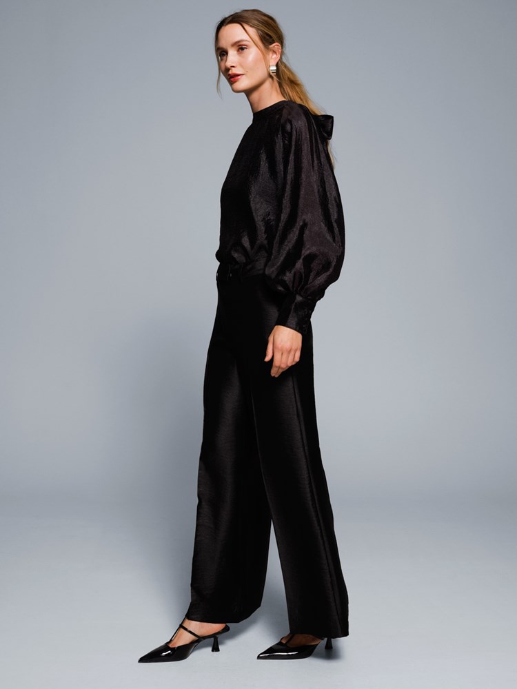 Marion bluse 7506100_CAB-DONNA-W23-Modell-Front_chn=match_9181_Marion bluse CAB_Marion bluse CAB 7506100.jpg_Front||Front