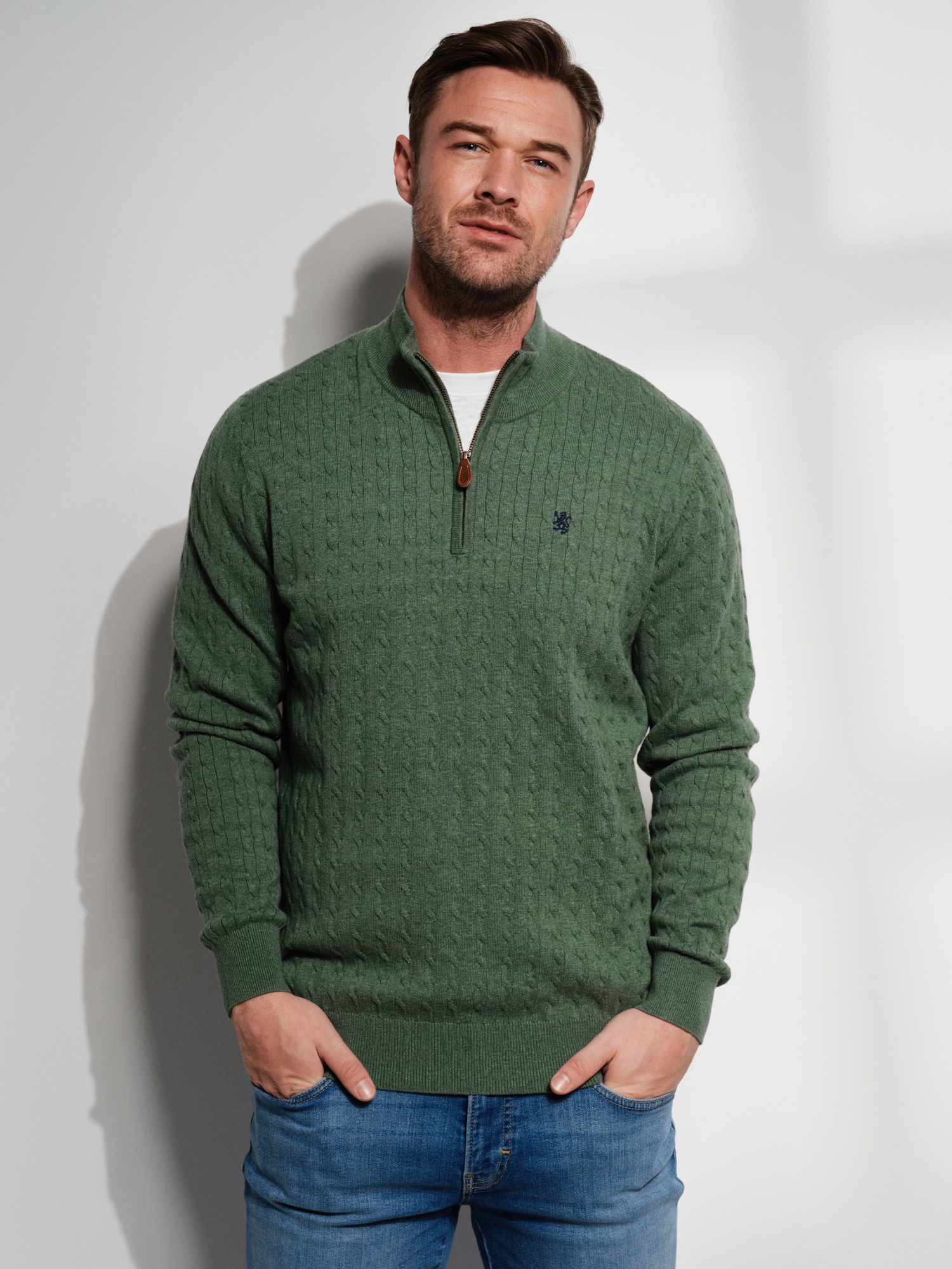 Coast zip genser 7506128_I6U-REDFORD-S24-Modell-Front_chn=match_9179_Coast zip genser I6U 7506128.jpg_Front||Front