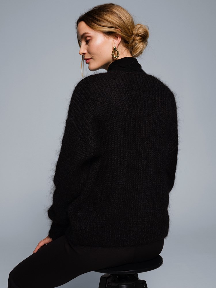 Stina cardigan 7506131_CAB-MARIEPHILIPPE-W23-Modell-Front_chn=match_4198_Stina cardigan CAB_Stina cardigan CAB 7506131.jpg_Front||Front