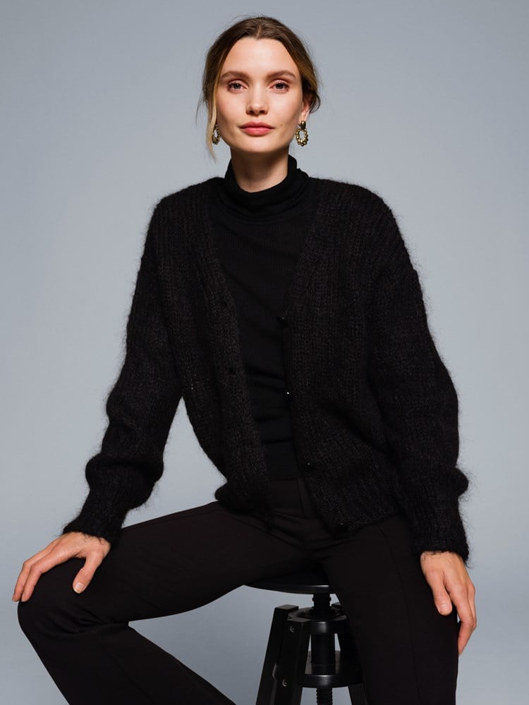 Stina cardigan 7506131_CAB-MARIEPHILIPPE-W23-Modell-Front_chn=match_976_Stina cardigan CAB_Stina cardigan CAB 7506131.jpg_Front||Front