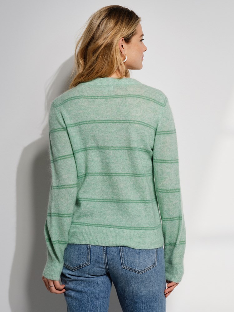 Mira genser 7506135_GJE-VAVITE-S24-Modell-Back_chn=match_9440_Mira genser GJE 7506135.jpg_Back||Back