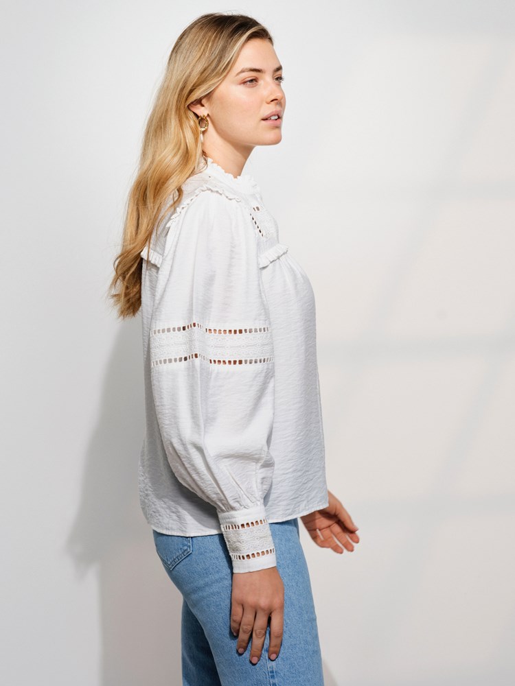 Catharina bluse 7506136_O68-MARIEPHILIPPE-S24-Modell-Front_chn=match_7275_Catharina bluse O68 7506136.jpg_Front