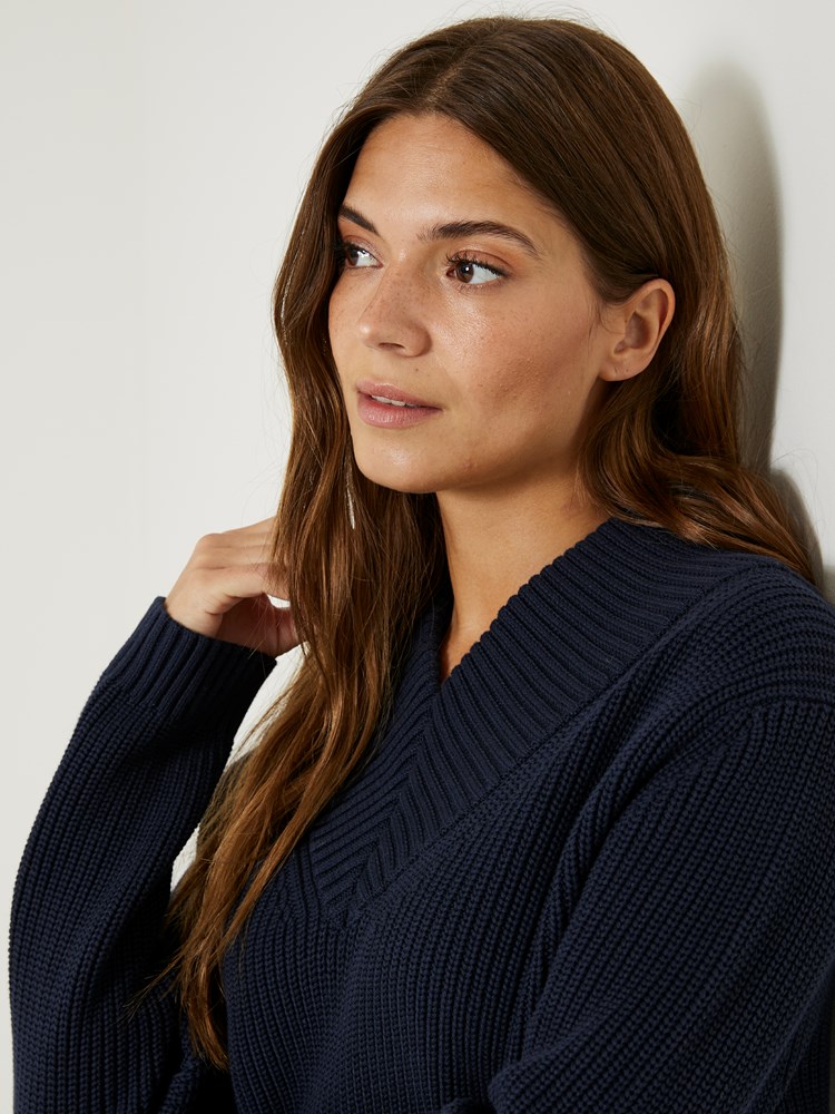 Olina genser 7506145_EM6-JEANPAUL-S24-Modell-Front_2159_Olina genser EM6_Olina genser EM6 7506145.jpg_Front||Front