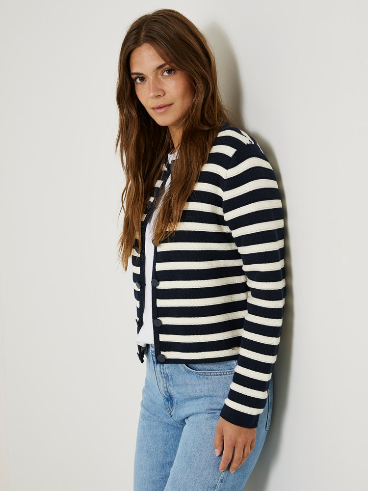 Simona cardigan 7506146_EM6-JEANPAUL-S24-Modell-Front_7262_Simona cardigan EM6_Simona cardigan EM6 7506146.jpg_Front||Front