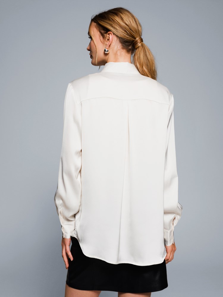 Evelina skjorte 7506192_O79-DONNA-W23-Modell-Back_chn=match_8185_Evelina skjorte O79 7506192.jpg_Back||Back