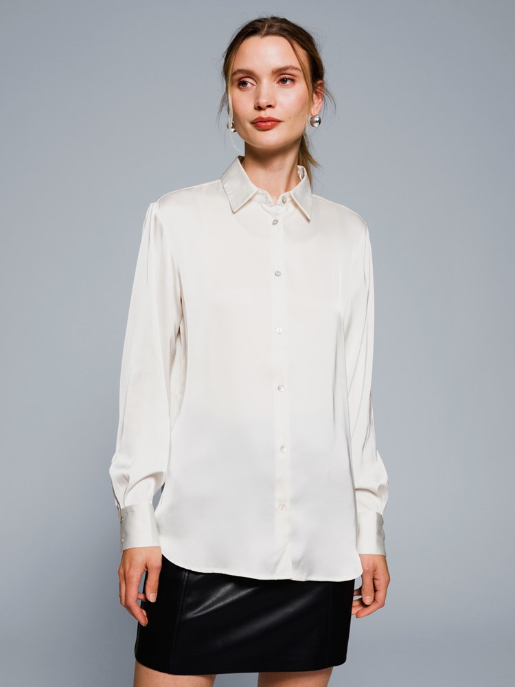 Evelina skjorte 7506192_O79-DONNA-W23-Modell-Front_chn=match_4855_Evelina skjorte O79 7506192.jpg_Front||Front