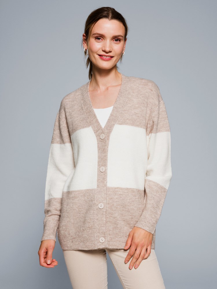 Mari cardigan 7506223_A2G-VAVITE-W23-Modell-Front_chn=match_8787_Mari cardigan A2G_Mari cardigan A2G 7506223.jpg_Front||Front