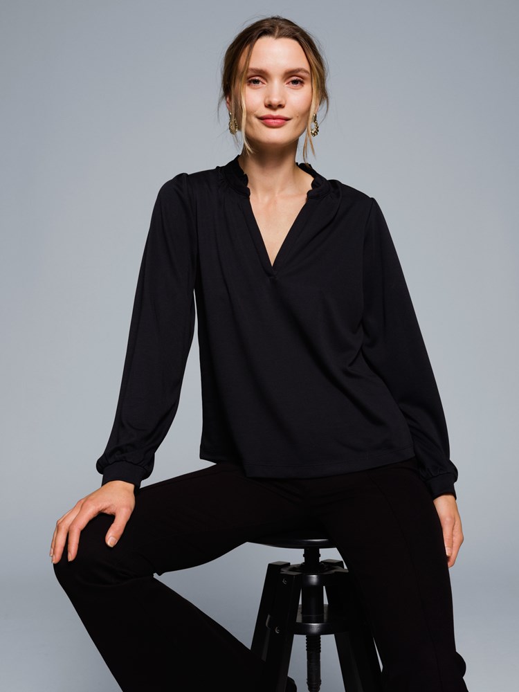 Valensia topp 7506290_CAB-MARIEPHILIPPE-W23-Modell-Front_chn=match_7953_Valensia topp CAB_Valensia topp CAB 7506290.jpg_Front||Front