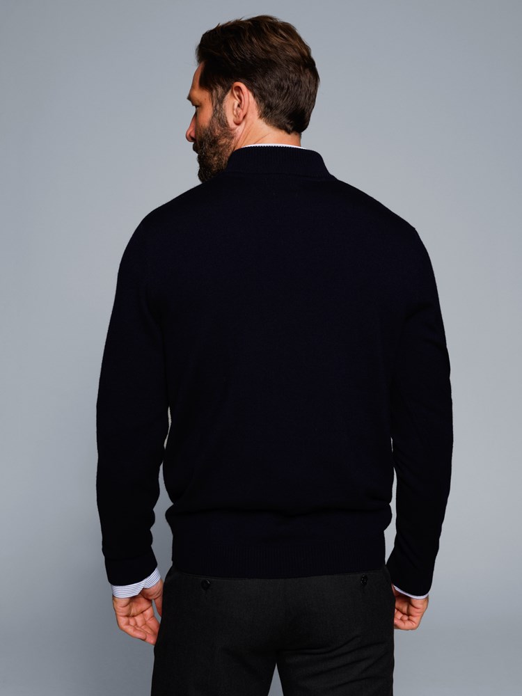 Piero zip merino genser 7506295_EM1-MARIOCONTI-W23-Modell-Back_chn=match_4857.jpg_Back||Back