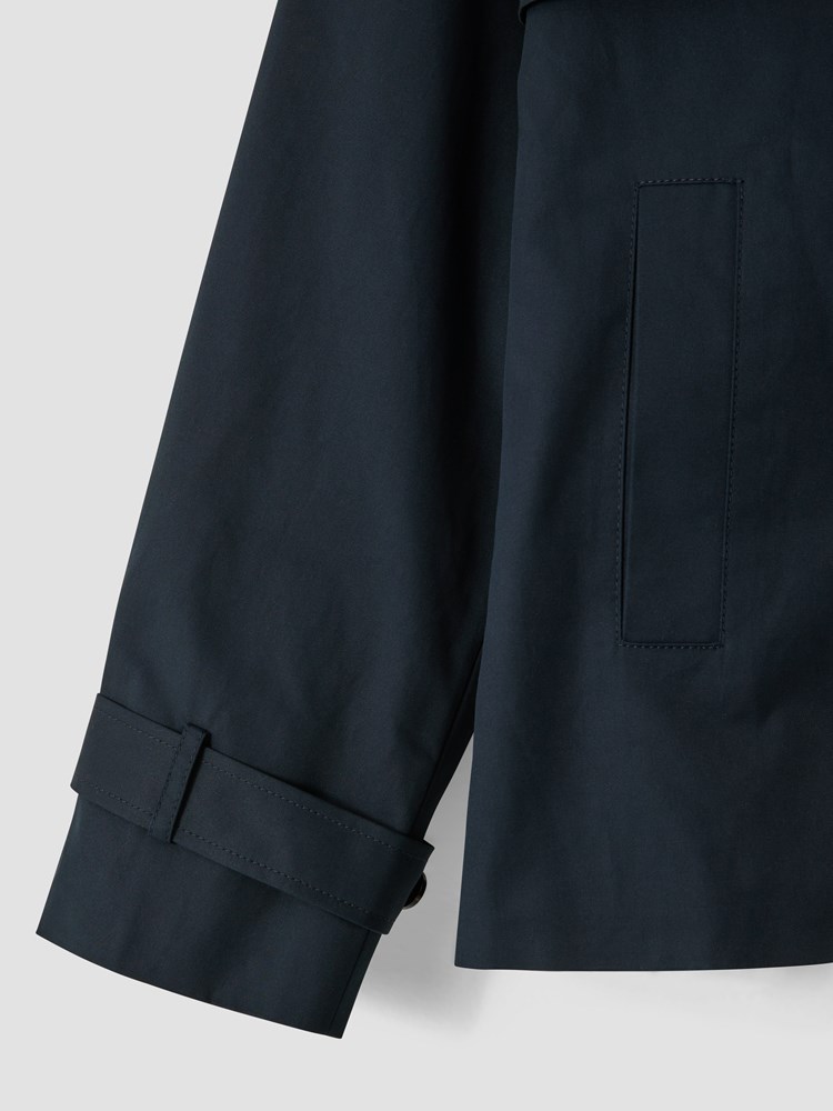 Mila kort trench 7506359_EM1-VAVITE-S24-Front_9385_Mila kort trench_Mila kort trench EM1 7506359.jpg_Front