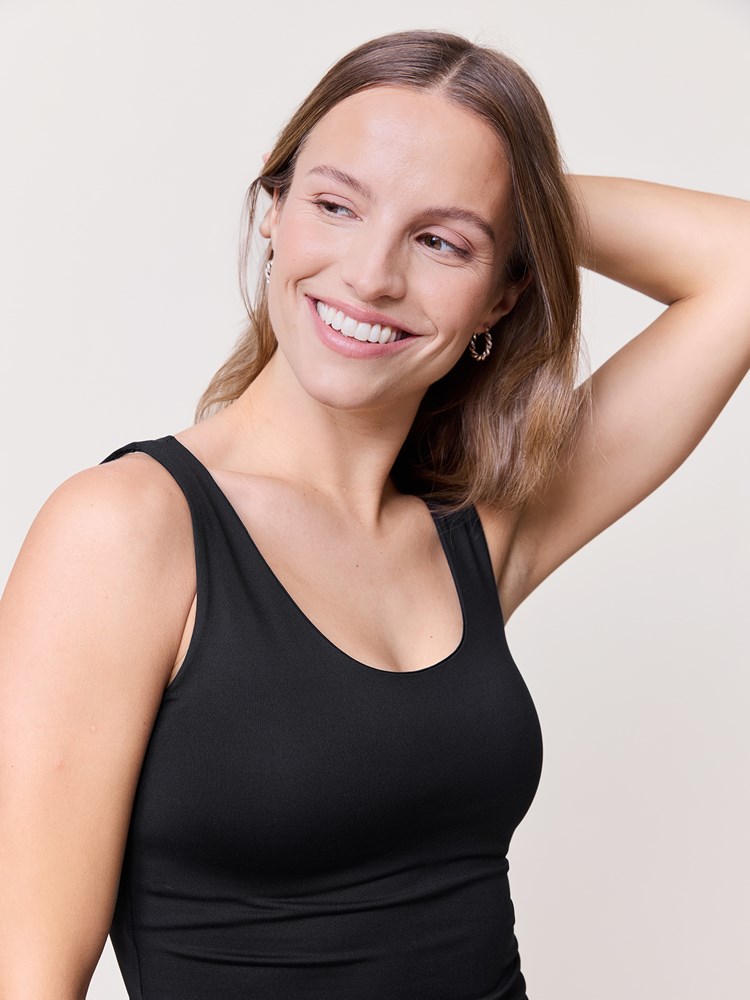 Helena singlet 7506434_CAB-VAVITE-NOS-Modell-Left_chn=match_6836_sort_Helena singlet CAB_Helena singlet CAB 7506434.jpg_