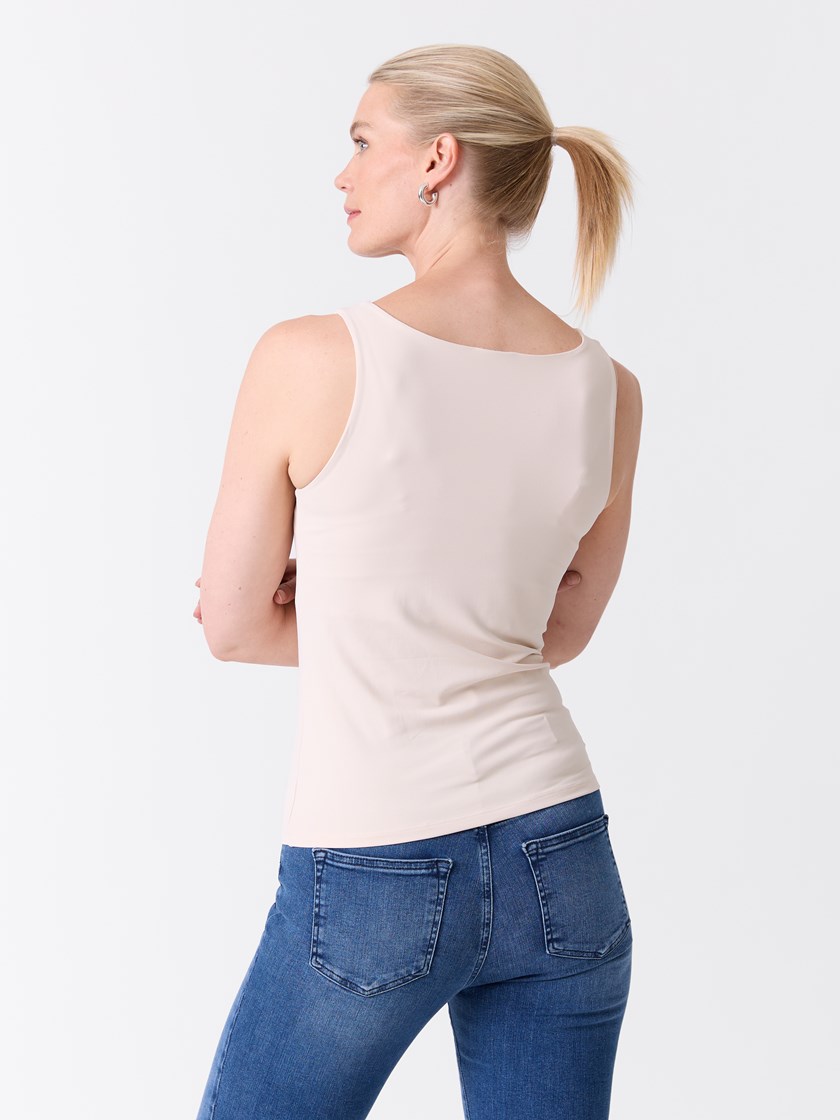 7506434 O0G 7506434_O0G-VAVITE-NOS-Modell-Front_chn=match_2888_Helena singlet O0G.jpg_Front||Front