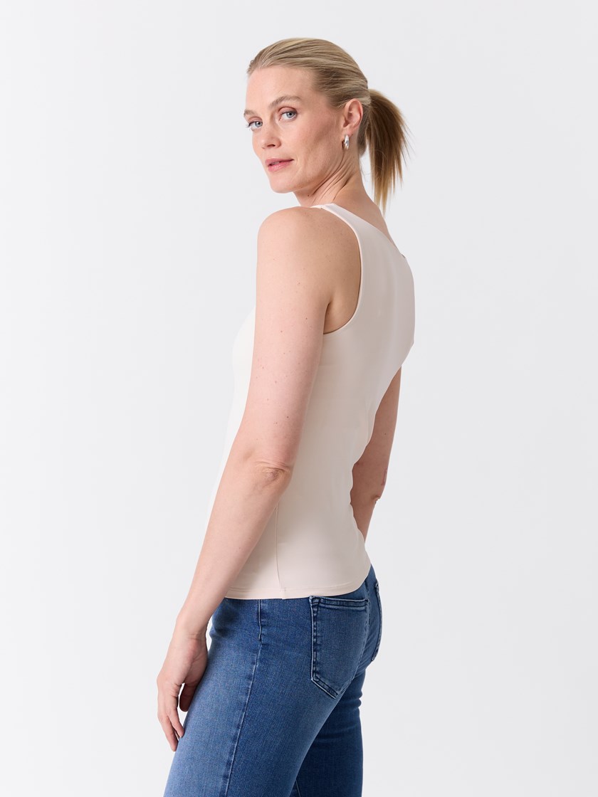 7506434 O0G 7506434_O0G-VAVITE-NOS-Modell-Front_chn=match_8115_Helena singlet O0G.jpg_Front||Front