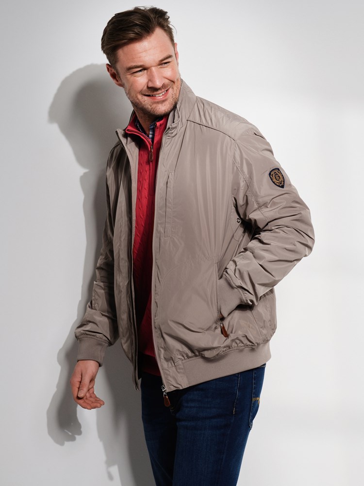 Harrington jakke 7506706_AM3-REDFORD-S24-Modell-Right_chn=match_966_Harrington jakke AM3 7506706.jpg_Right||Right