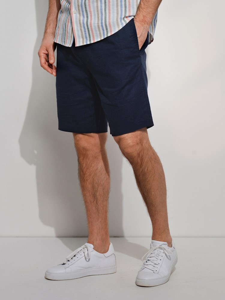 Mike shorts i linmiks 7507387_EM1-REDFORD-H24-Modell-Right_chn=match_6814_Mike shorts i linmiks EM1 7507387.jpg_Right||Right