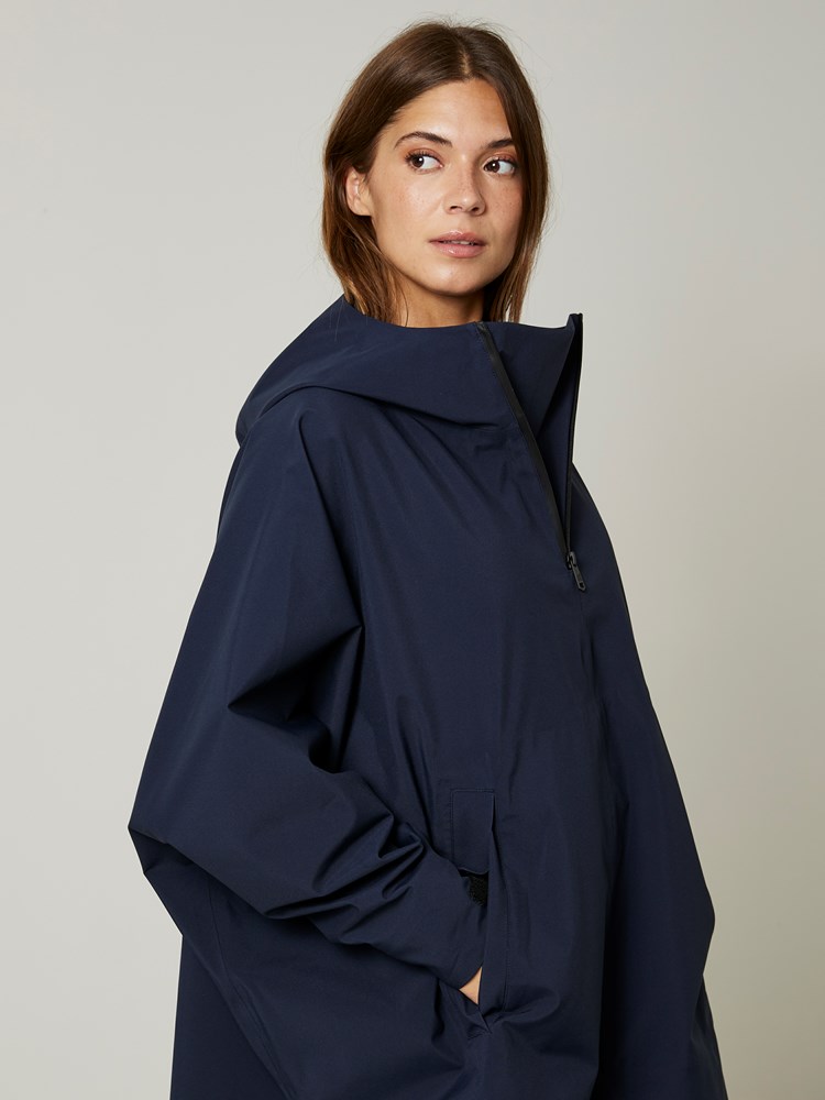 Candra regnponcho 7507409_EM6_Jean Paul_Candra Poncho_S24 (4)_7506027 EM6_Candra regnponcho EM6_Candra regnponcho EM6 7506027.jpg_