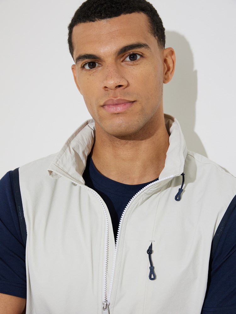 Pele vest 7507419_I3O-JEANPAUL-H24-Modell-Front_1749-nologo_Pele vest I3O 7507419.jpg_