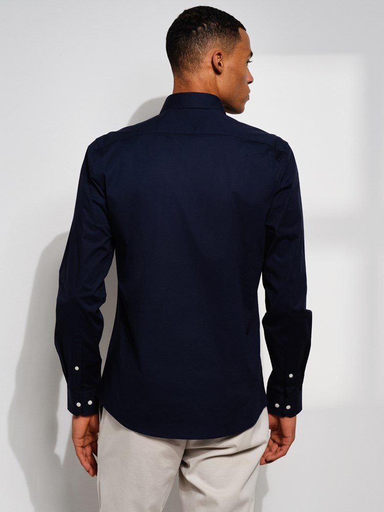 Bruno superslim skjorte 7507447_EM1-MARIOCONTI-S24-Modell-Back_chn=match_1864_Bruno superslim skjorte EM1 7507447.jpg_Back||Back