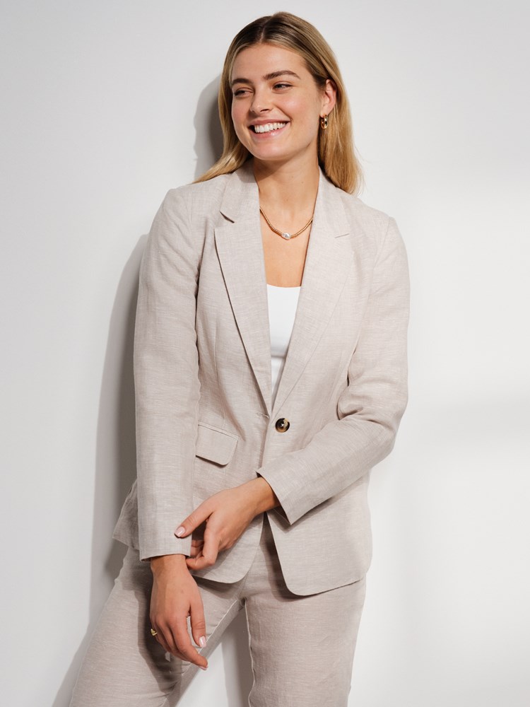 Meghan linblazer 7507608_AMA-MARIEPHILIPPE-S24-Modell-Front_chn=match_4497_Meghan linblazer AMA_Meghan linblazer AMA 7507608.jpg_Front