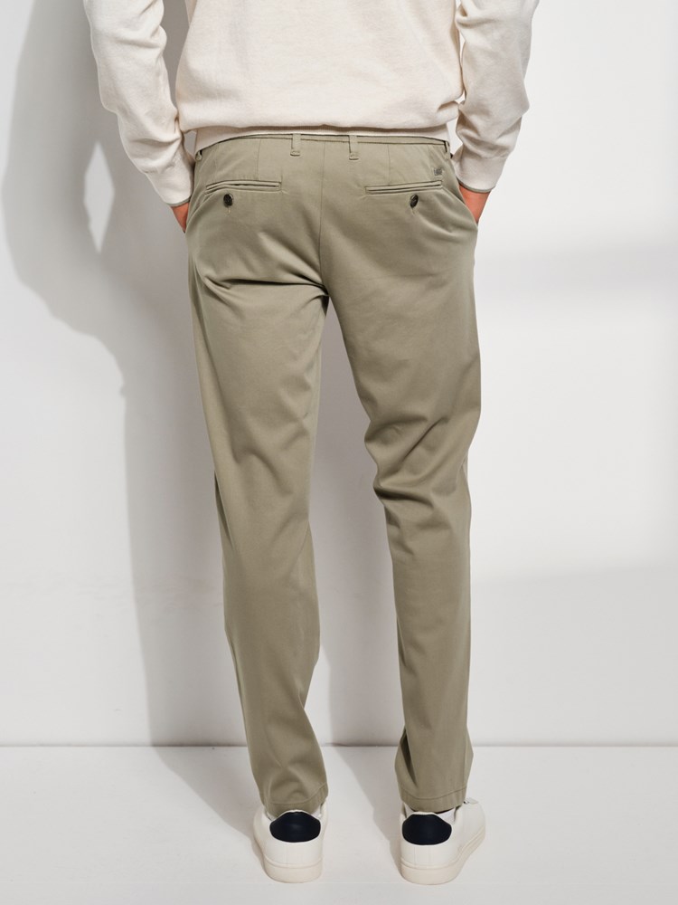 Forli chino 7507662_ADO-MARIOCONTI-S24-Modell-Back_Forli chino ADO_Forli chino ADO 7507662.jpg_Back||Back