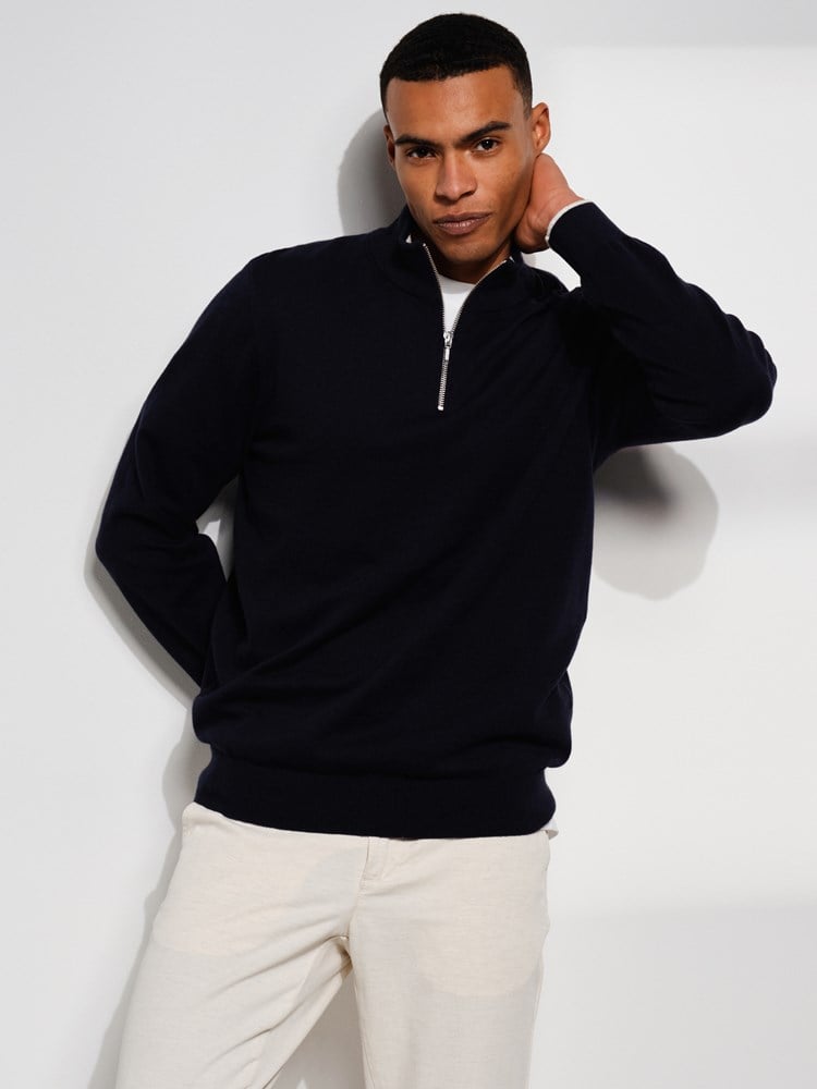 Ricardo zip genser 7507672_EGC-MARIOCONTI-S24-Modell-Front_chn=match_4421_Ricardo zip genser EGC 7507672.jpg_Front||Front
