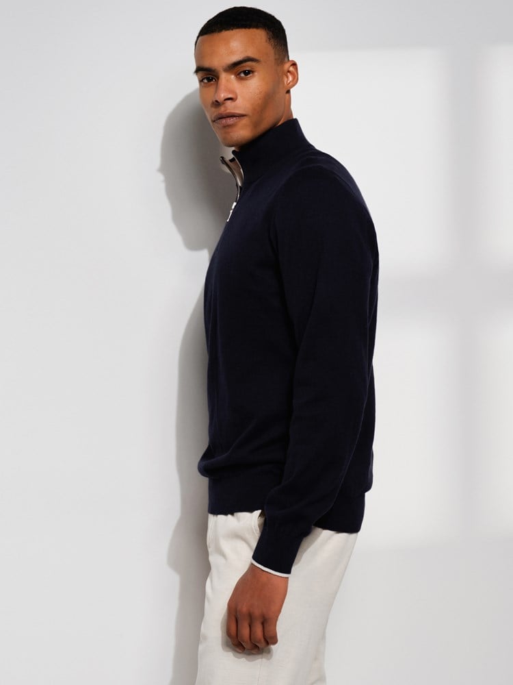 Ricardo zip genser 7507672_EGC-MARIOCONTI-S24-Modell-Left_chn=match_6629_Ricardo zip genser EGC 7507672.jpg_Left||Left