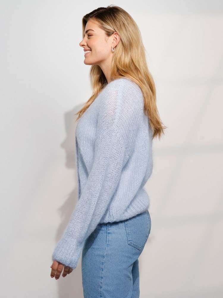 Stina cardigan 7507992_C17-MARIEPHILIPPE-H24-Modell-Front_chn=match_3269_Stina cardigan C17_Stina cardigan C17 7507992.jpg_Front||Front