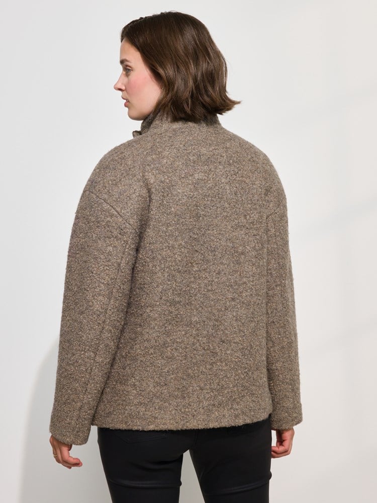 Marita boucle jakke 7508176_AGP-MARIEPHILIPPE-A24-Modell-Back_chn=match_970_Marita boucle jakke AGP_Marita boucle jakke AGP 7508176.jpg_Back||Back