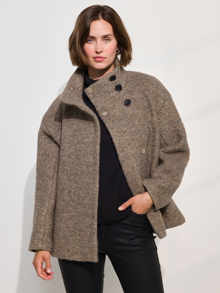 Marita boucle jakke 7508176_AGP-MARIEPHILIPPE-A24-Modell-Front_chn=match_5378_Marita boucle jakke_AGP_Marita boucle jakke AGP 7508176.jpg_