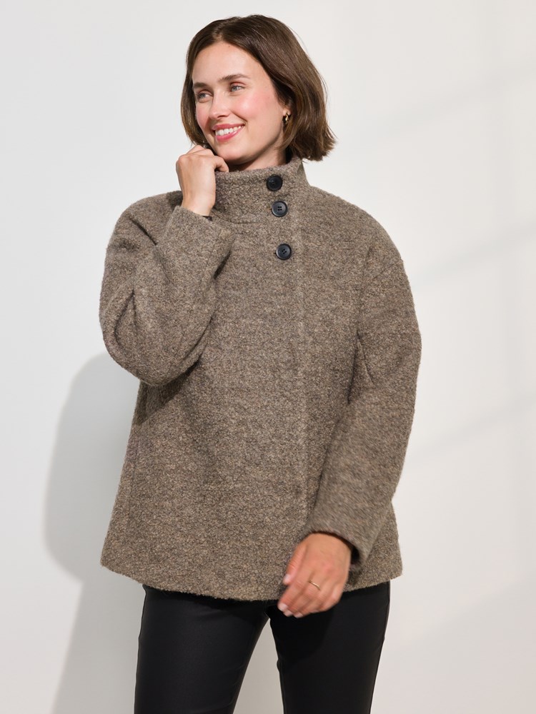 Marita boucle jakke 7508176_AGP-MARIEPHILIPPE-A24-Modell-Left_chn=match_5194_Marita boucle jakke AGP_Marita boucle jakke AGP 7508176.jpg_Left||Left
